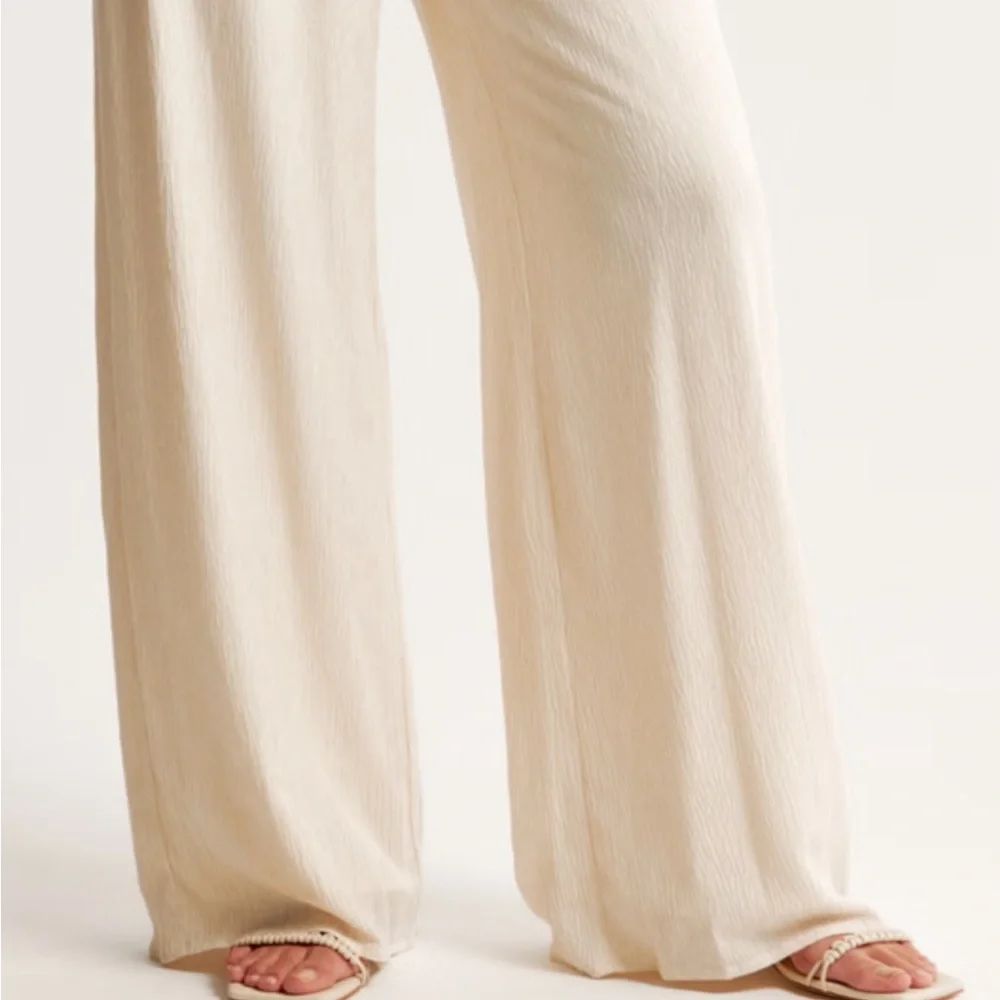 Abercrombie & Fitch Cream Wide Leg Pants High-Rise (PRICEDROP) - Picture 4 of 8
